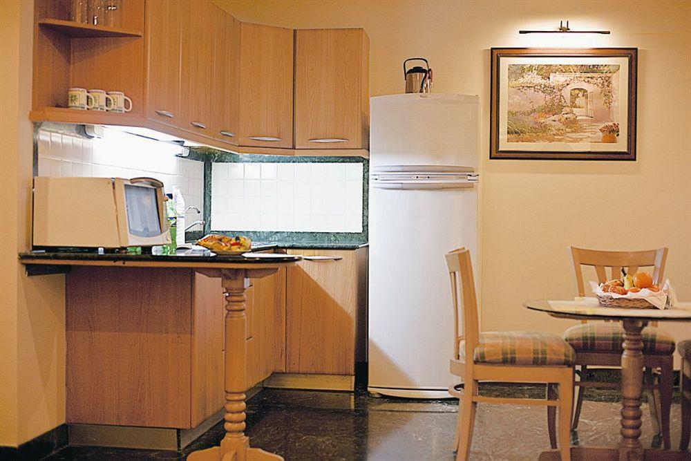 Savoy Suites Noida Eksteriør billede