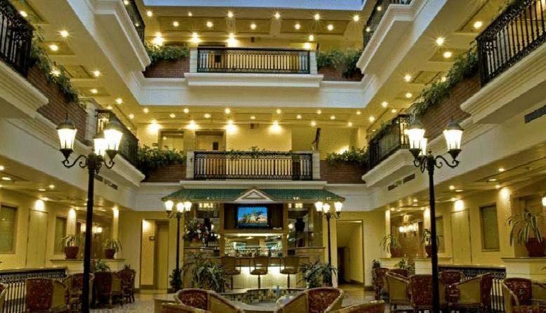 Savoy Suites Noida Eksteriør billede