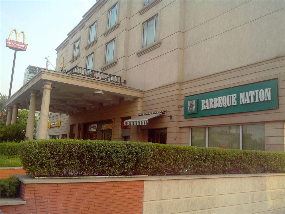 Savoy Suites Noida Eksteriør billede