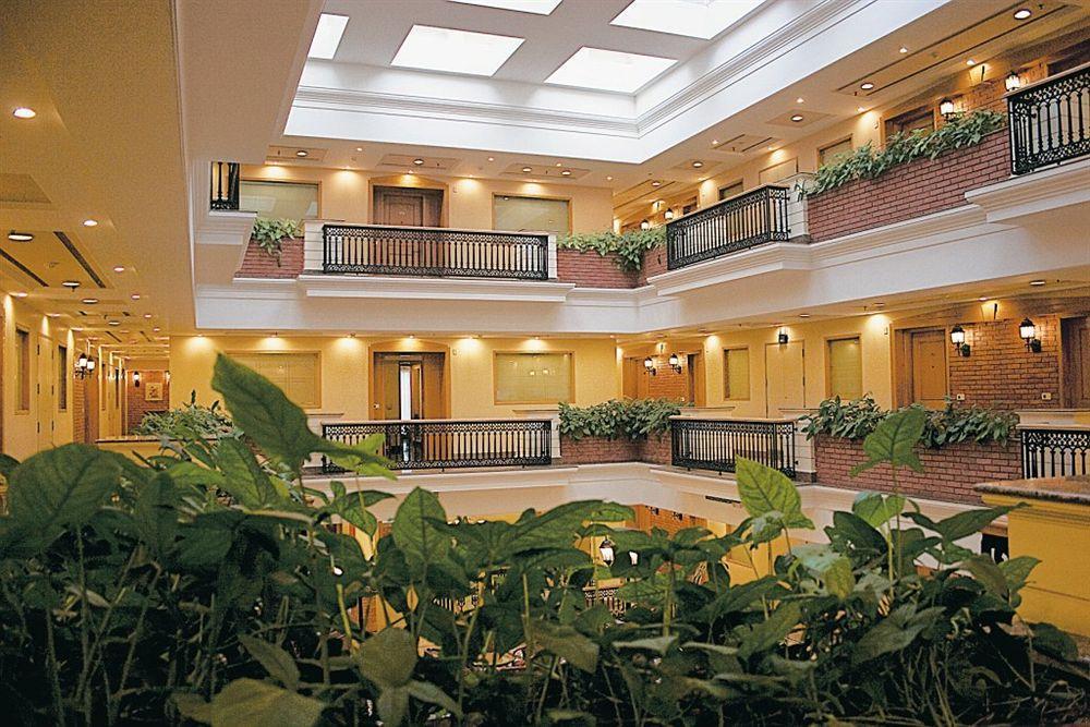 Savoy Suites Noida Eksteriør billede