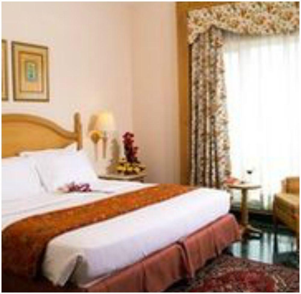Savoy Suites Noida Eksteriør billede