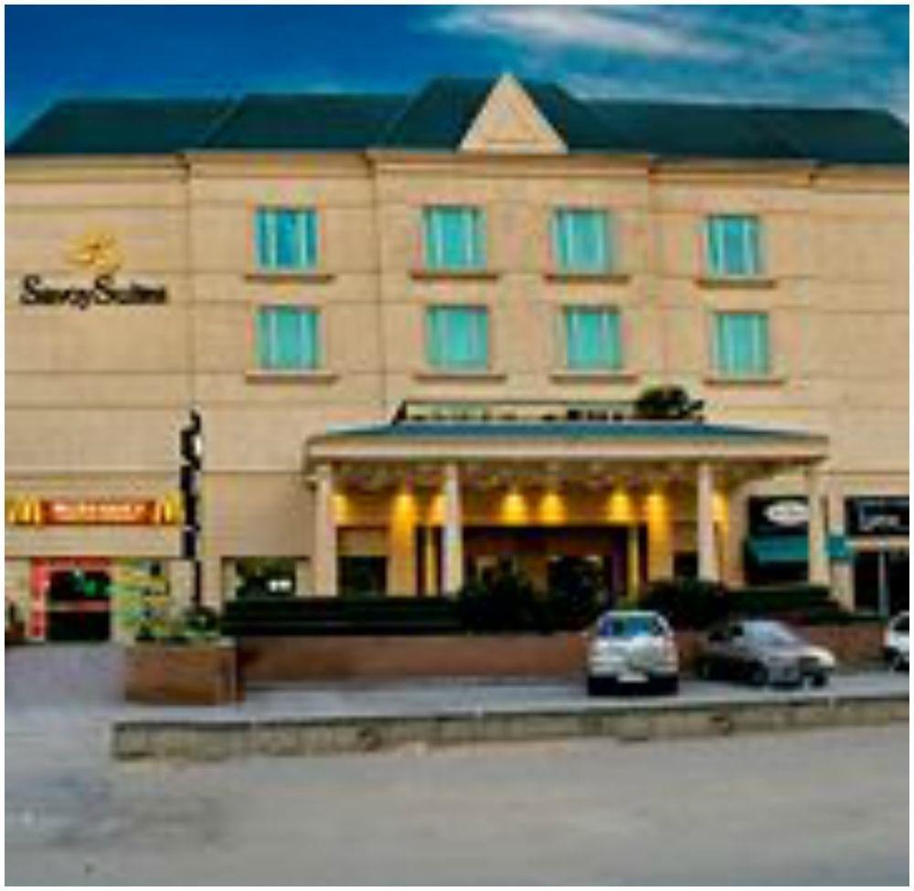 Savoy Suites Noida Eksteriør billede