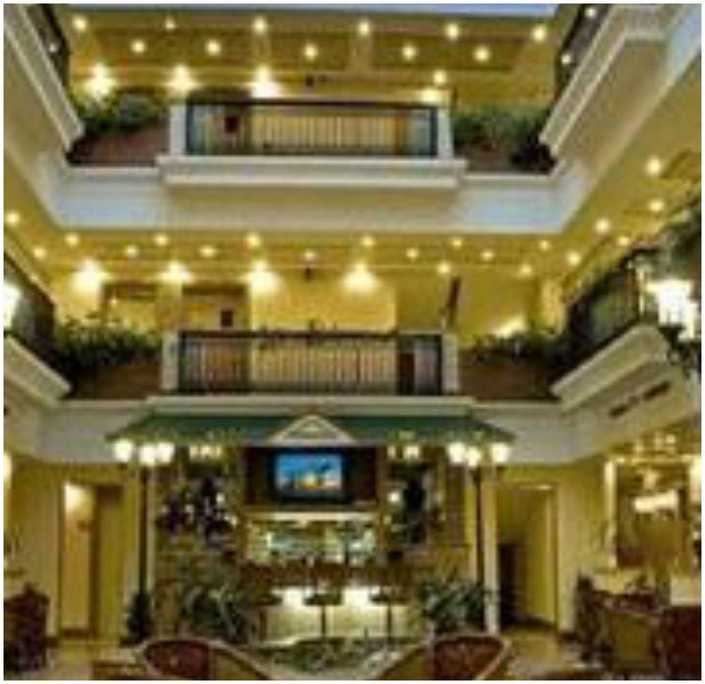 Savoy Suites Noida Eksteriør billede